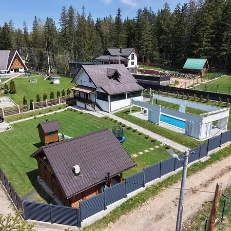 Villa In Nature With Heated Pool