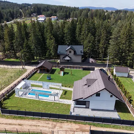 Villa In Nature With Heated Pool