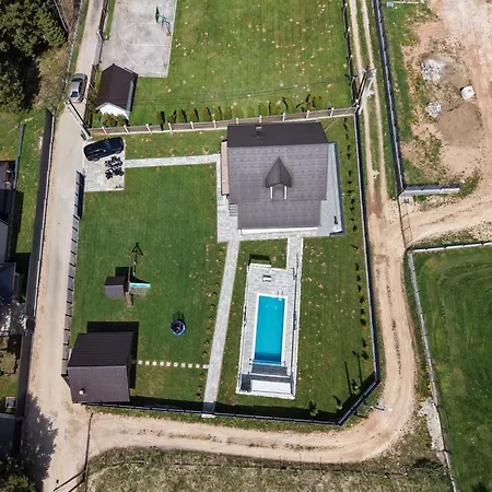 Villa In Nature With Heated Pool