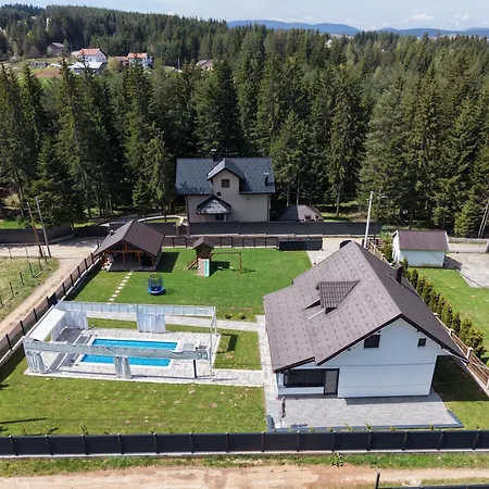 Villa In Nature With Heated Pool *
