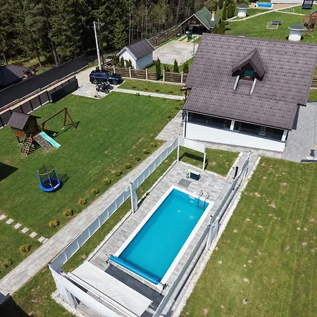 Villa In Nature With Heated Pool
